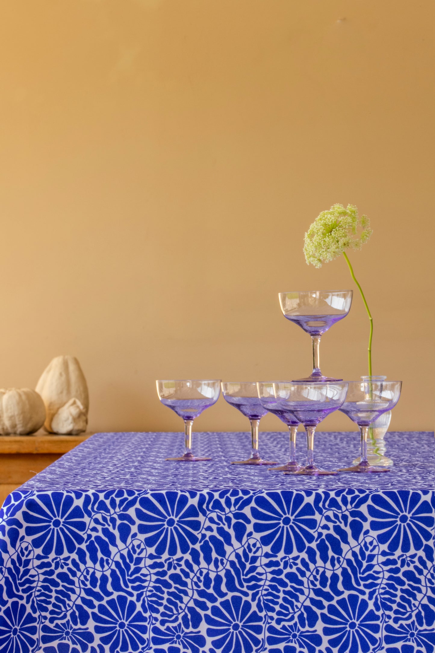 Mantel Greek Blossom